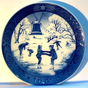 Royal Copenhagen Christmas Plate - 1989.